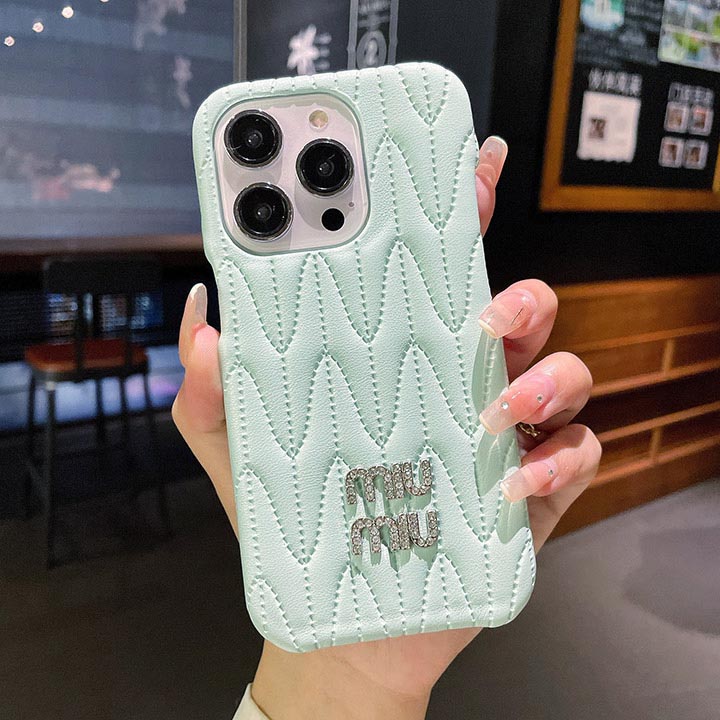 ブランド miumiu iphone15plus カバー 